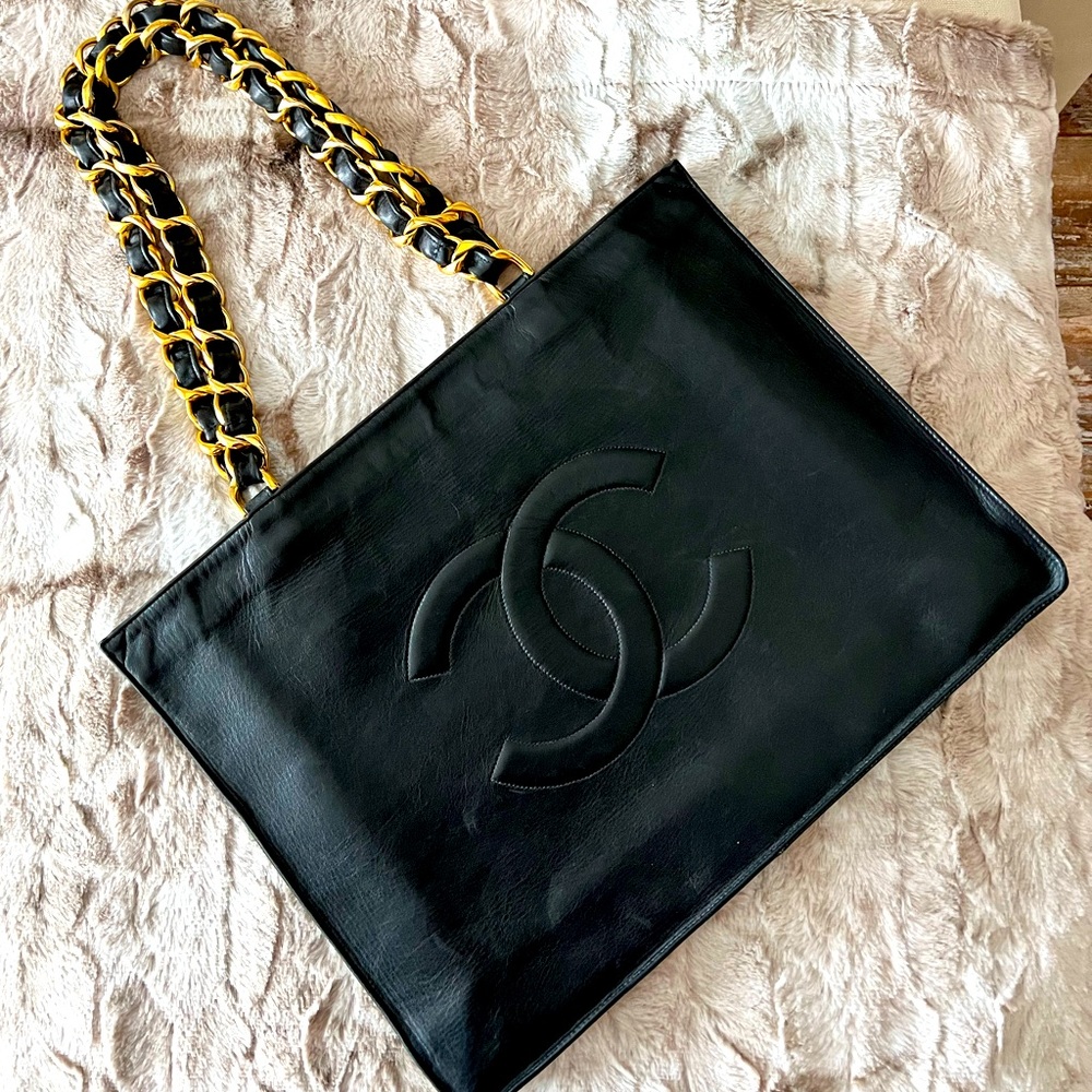 Beautiful vintage CHANEL tote